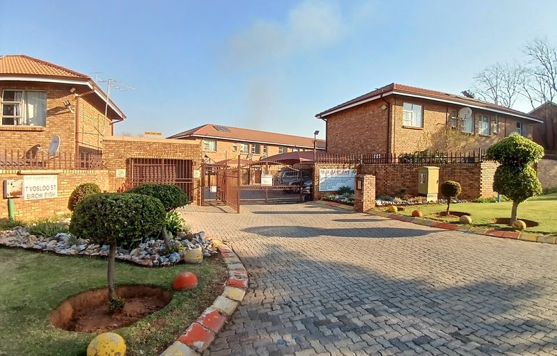 Townhouse For Sale in Birchleigh, Kempton Park