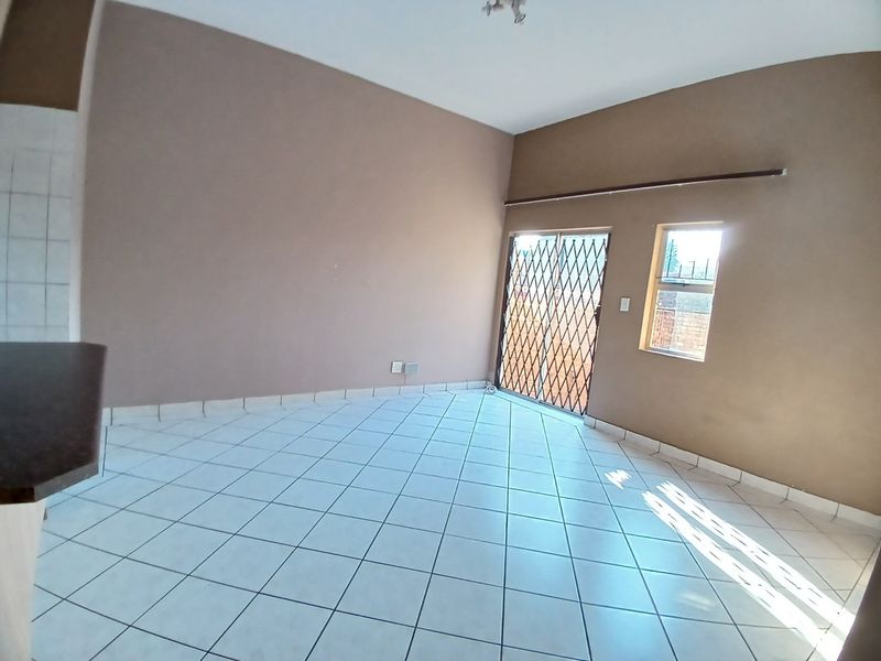 Townhouse For Sale in Birchleigh, Kempton Park - Photo 8