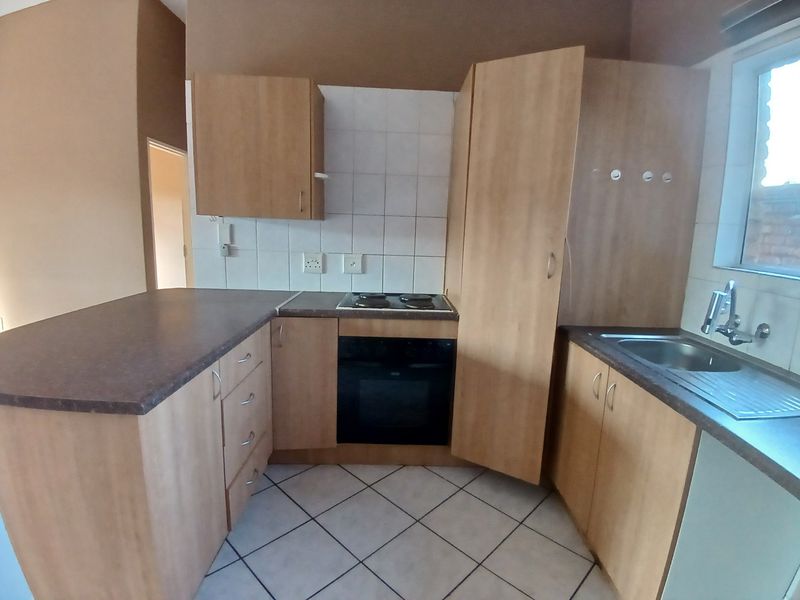 Townhouse For Sale in Birchleigh, Kempton Park - Photo 4