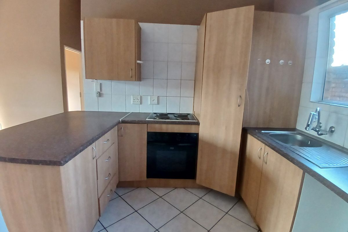 Townhouse For Sale in Birchleigh, Kempton Park - Photo 4