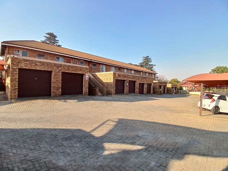 Townhouse For Sale in Birchleigh, Kempton Park - Photo 2