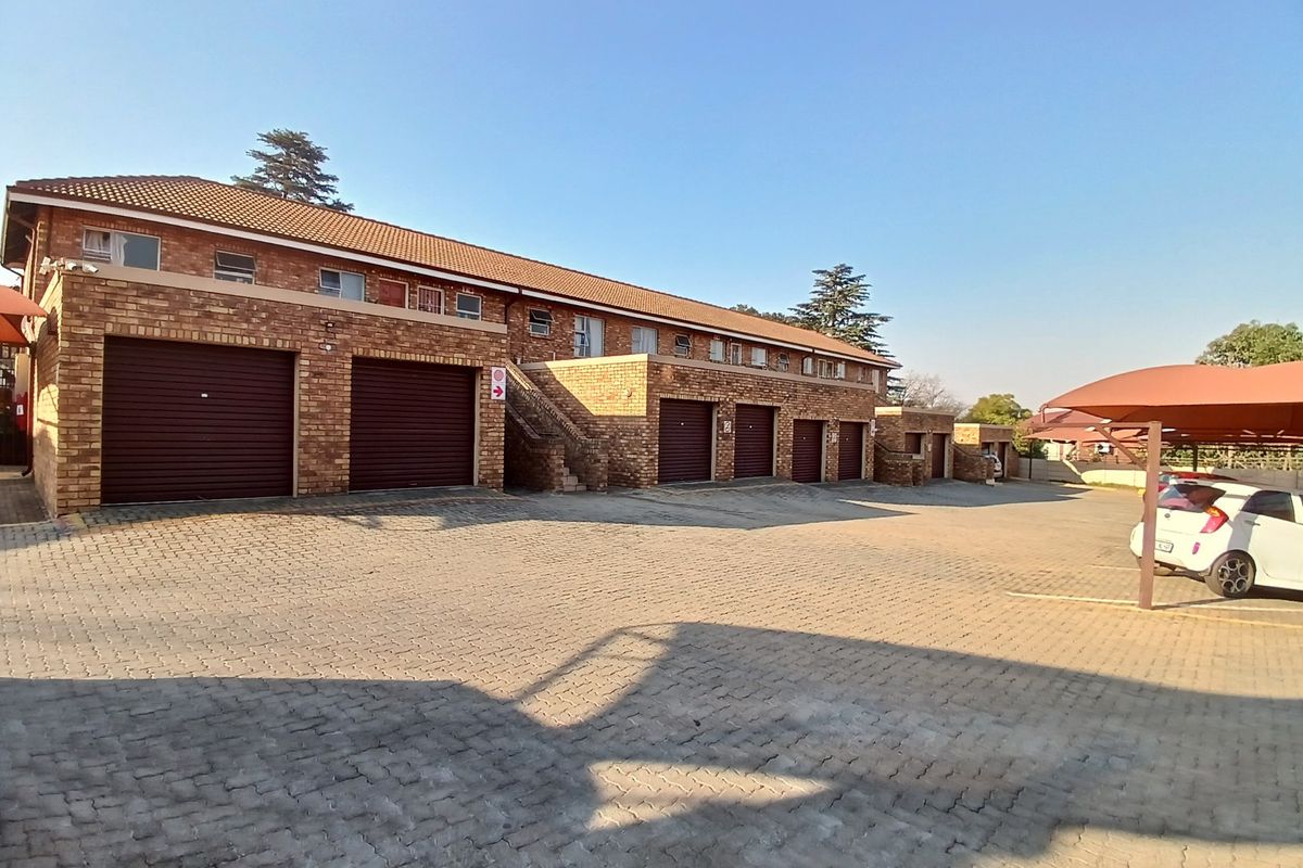 Townhouse For Sale in Birchleigh, Kempton Park - Photo 2