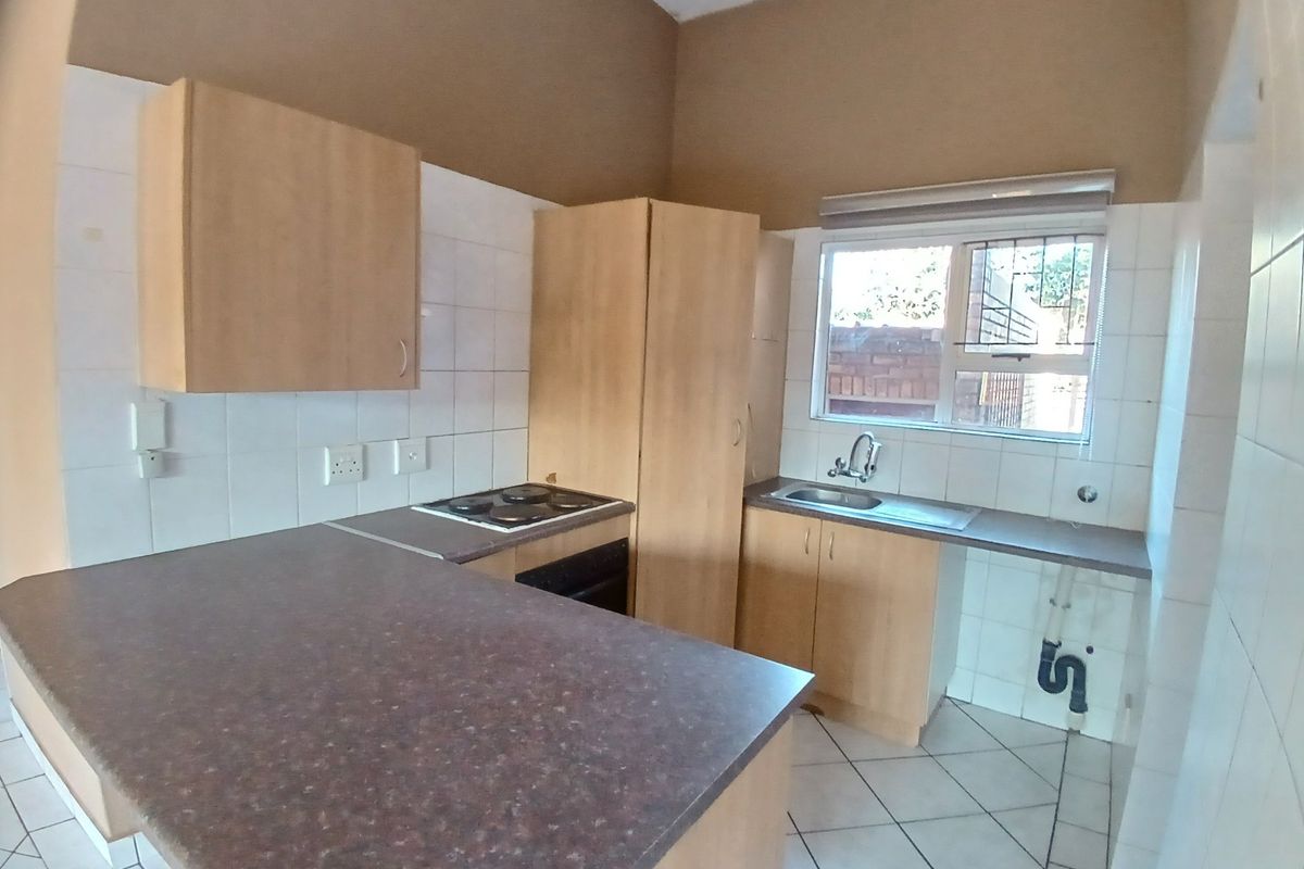 Townhouse For Sale in Birchleigh, Kempton Park - Photo 5
