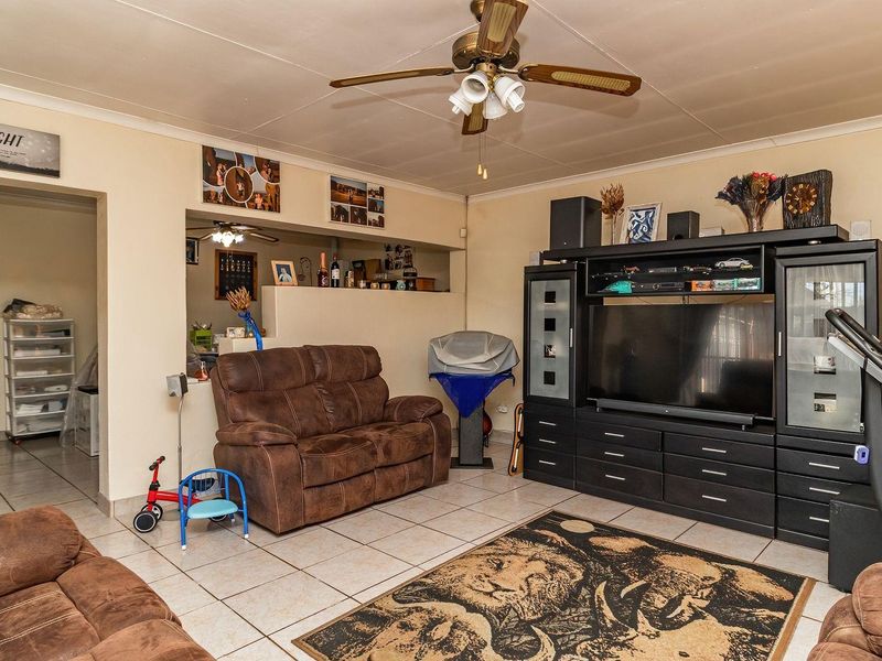 House For Sale in Bonaero Park, Kempton Park - Photo 3