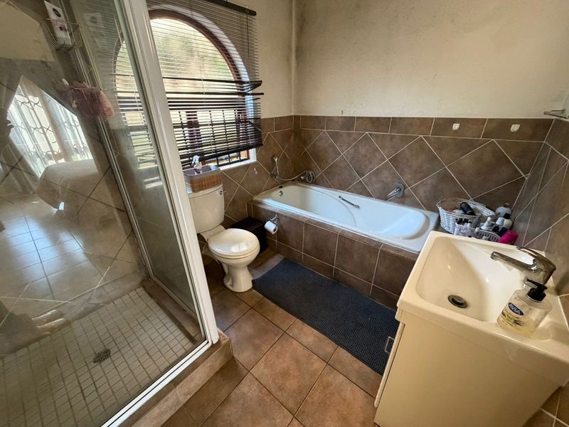 3 Bedroom, Spacious Ground floor Apartment - Photo 8