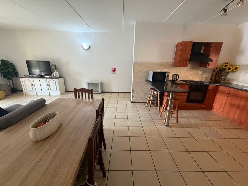 3 Bedroom, Spacious Ground floor Apartment - Photo 6