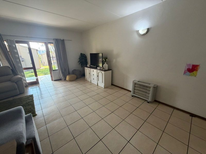 3 Bedroom, Spacious Ground floor Apartment - Photo 10