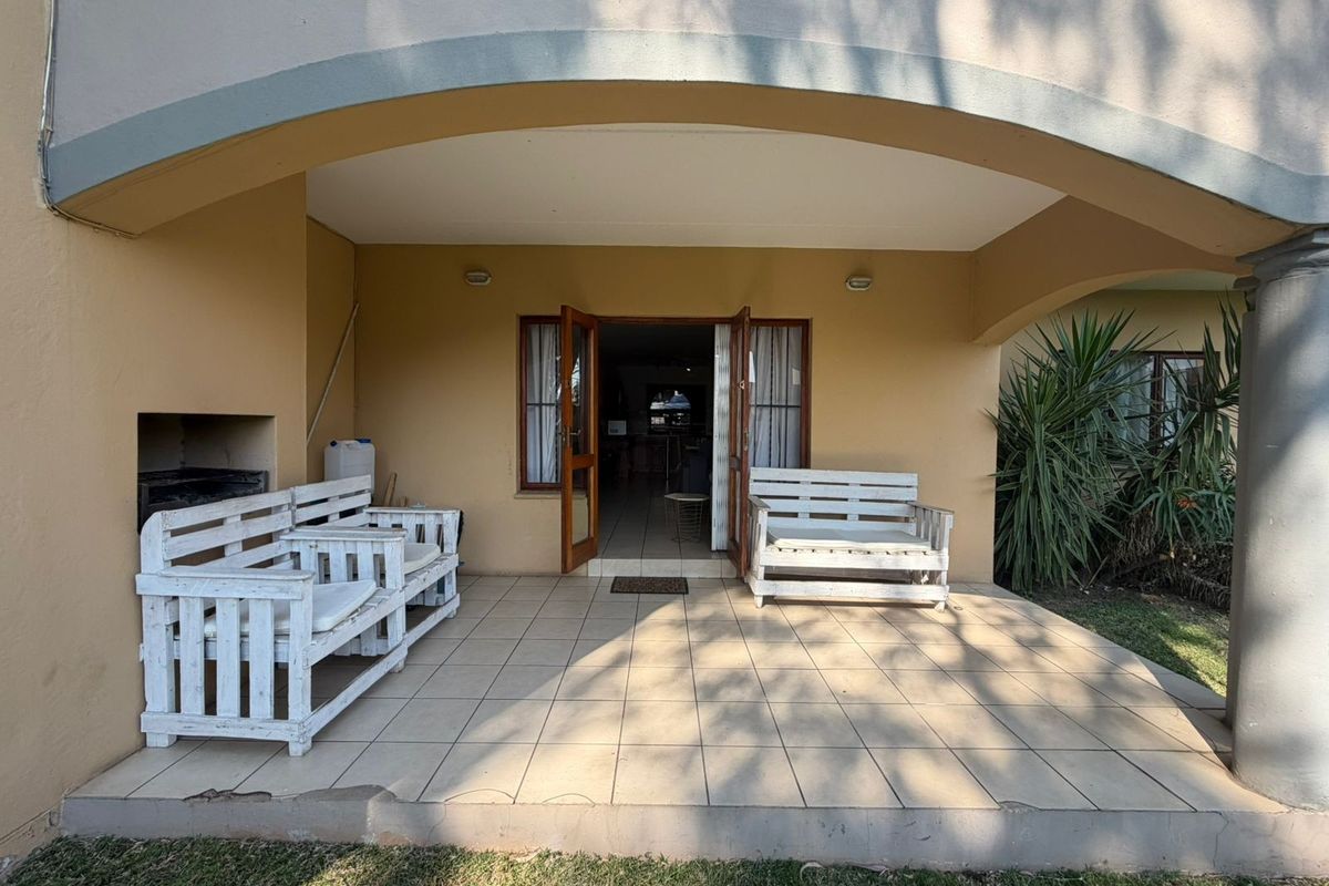 3 Bedroom, Spacious Ground floor Apartment - Photo 2