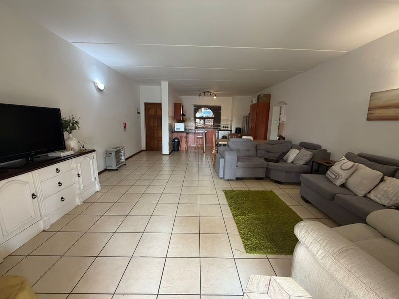 3 Bedroom, Spacious Ground floor Apartment - Photo 4