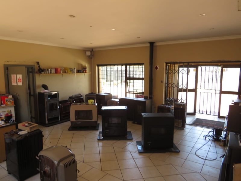 Commercial Property For Sale in Carenvale, Roodepoort - Photo 4