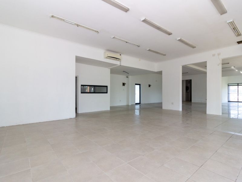 Ground Floor Retail Unit to Let in Walmer | 97 sqm - Photo 2