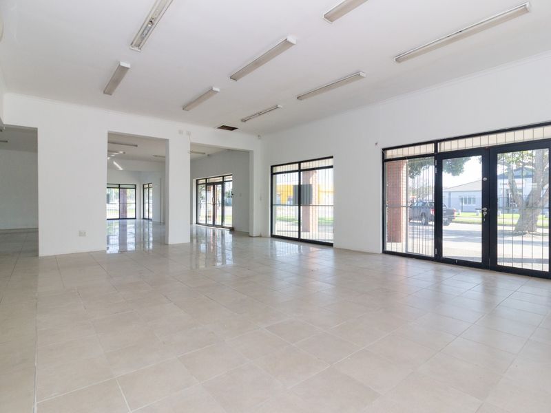 Ground Floor Retail Unit to Let in Walmer | 97 sqm - Photo 3