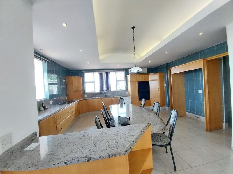 Spacious 3-Bedroom Ground Floor Apartment with Pool Access - Prime Glenwood Location - Photo 1