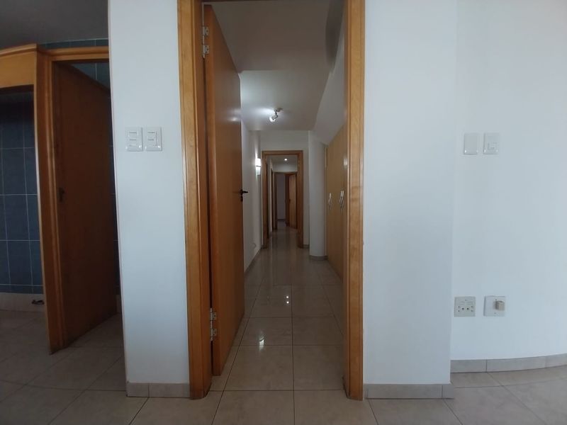Spacious 3-Bedroom Ground Floor Apartment with Pool Access - Prime Glenwood Location - Photo 6