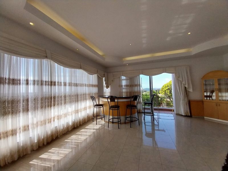 Spacious 3-Bedroom Ground Floor Apartment with Pool Access - Prime Glenwood Location - Photo 5
