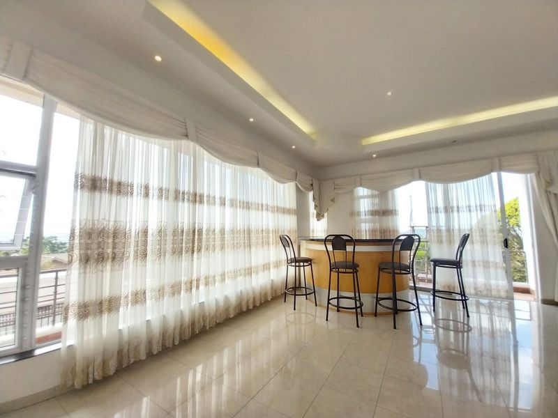 Spacious 3-Bedroom Ground Floor Apartment with Pool Access - Prime Glenwood Location - Photo 4