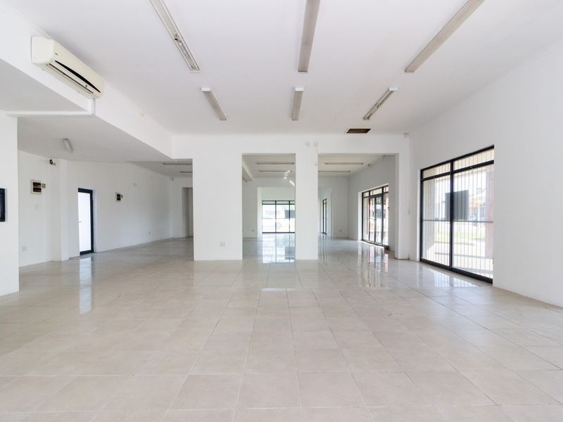 Ground Floor Retail Space to Let in Walmer | 222 sqm - Photo 3