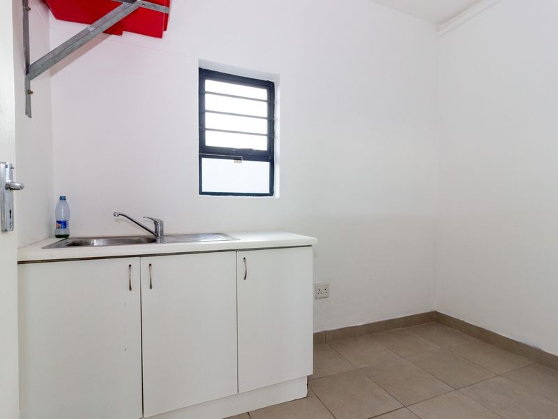 Ground Floor Retail Space to Let in Walmer | 222 sqm - Photo 7