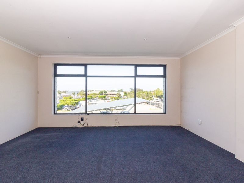 Bright Upstairs Office Space to Let in Walmer | 106 sqm - Photo 9