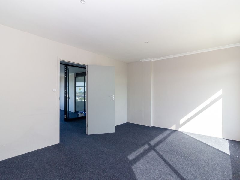 Bright Upstairs Office Space to Let in Walmer | 106 sqm - Photo 7
