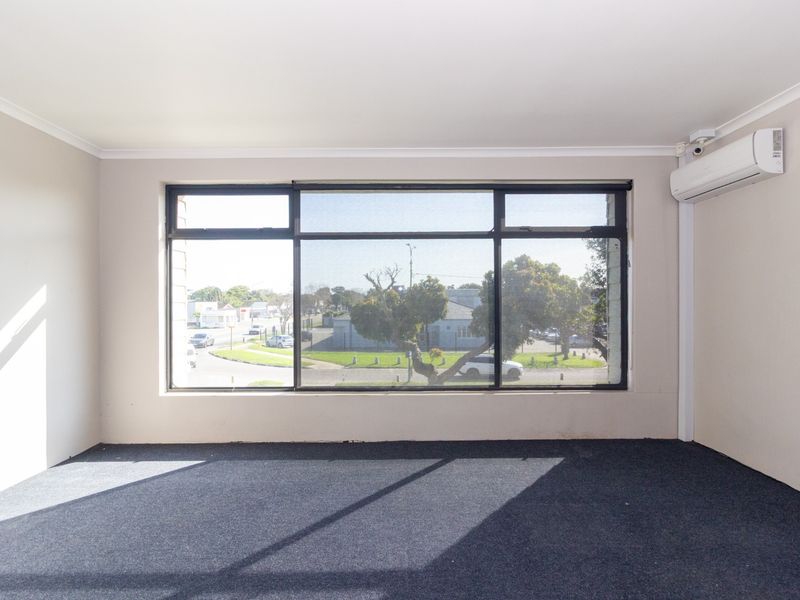Bright Upstairs Office Space to Let in Walmer | 106 sqm - Photo 6