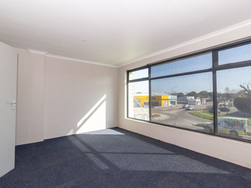 Bright Upstairs Office Space to Let in Walmer | 106 sqm - Photo 1