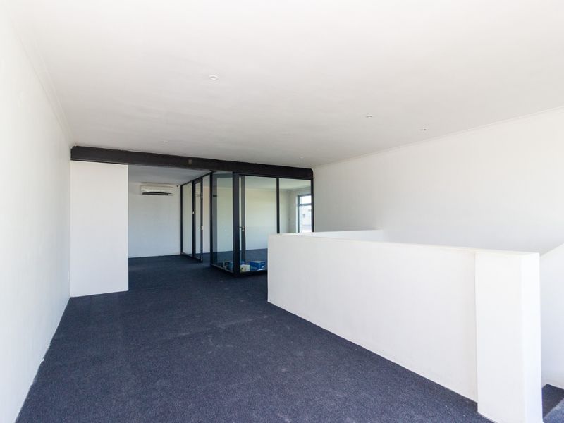 Bright Upstairs Office Space to Let in Walmer | 106 sqm - Photo 2