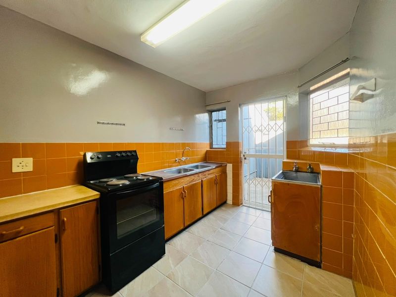 Townhouse For Sale in Sasolburg Central, Sasolburg - Photo 6