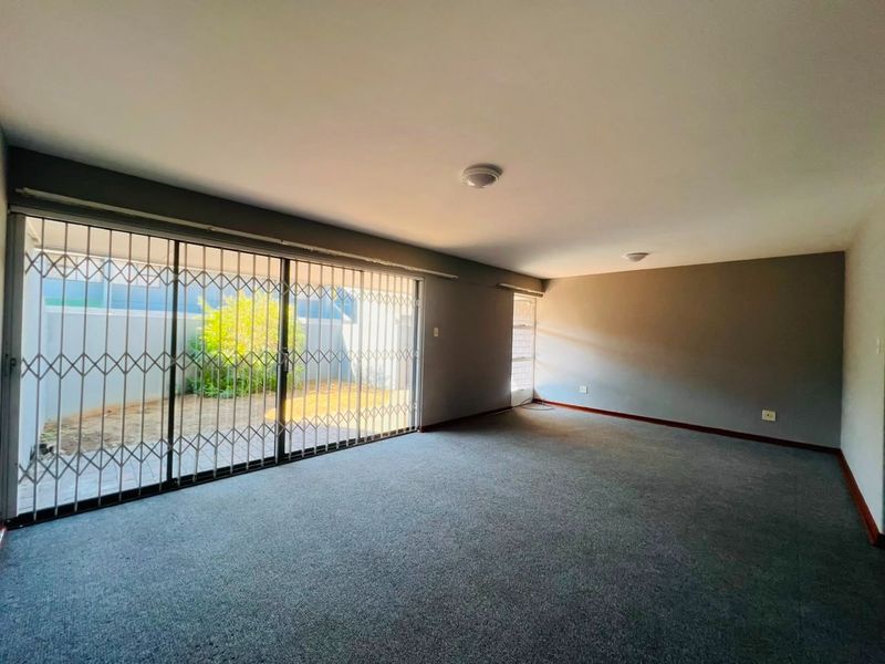 Townhouse For Sale in Sasolburg Central, Sasolburg - Photo 10