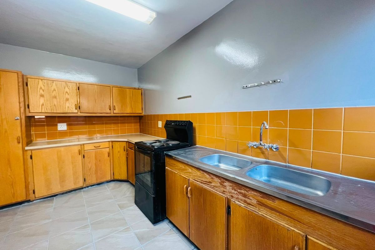 Townhouse For Sale in Sasolburg Central, Sasolburg - Photo 4
