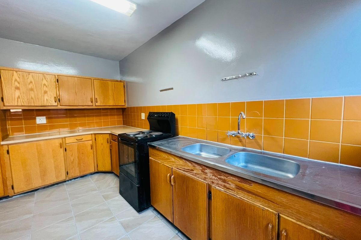 Townhouse For Sale in Sasolburg Central, Sasolburg - Photo 3
