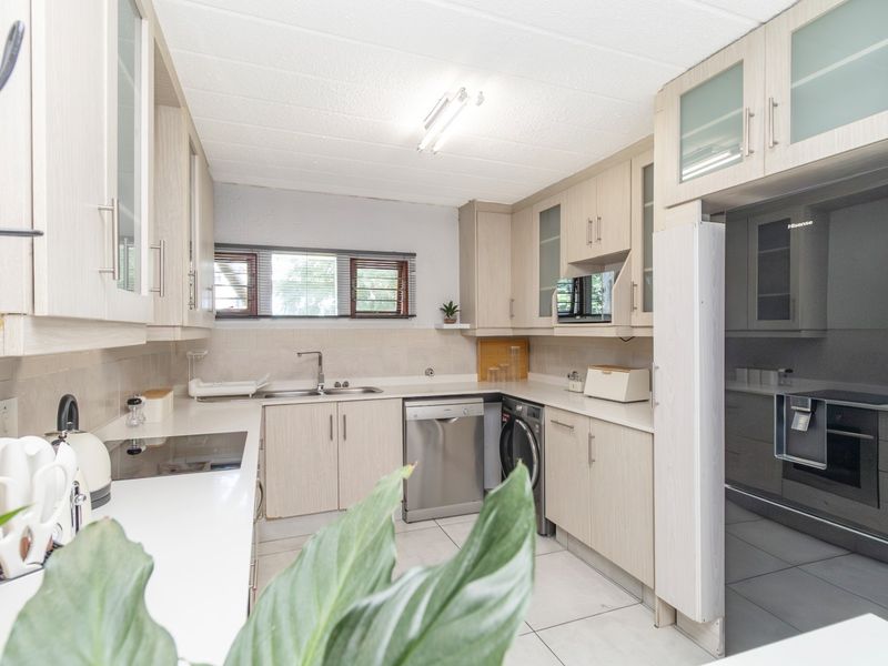 2 Bedroom, 1 bathroom  Furnished  Apartment To Rent in Sandown - Photo 10