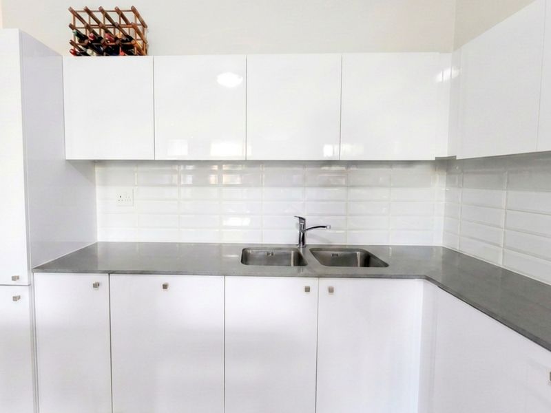 Luxury 3 Bedroom Apartment Sale in Paardevlei, Somerset West - Photo 7