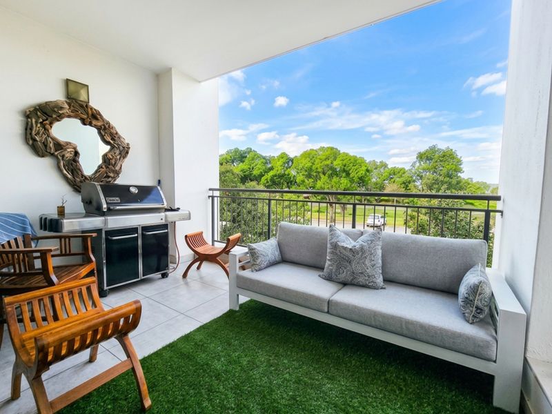 Luxury 3 Bedroom Apartment Sale in Paardevlei, Somerset West - Photo 2