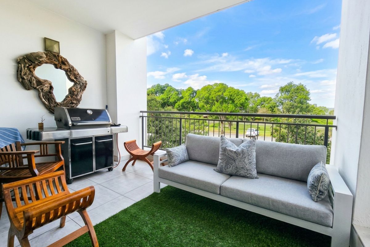 Luxury 3 Bedroom Apartment Sale in Paardevlei, Somerset West - Photo 2