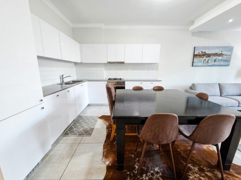 Luxury 3 Bedroom Apartment Sale in Paardevlei, Somerset West - Photo 5