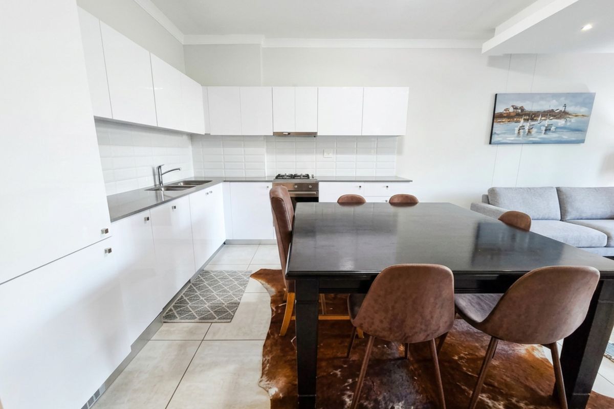Luxury 3 Bedroom Apartment Sale in Paardevlei, Somerset West - Photo 5