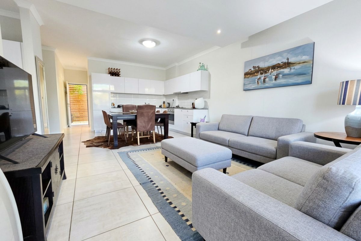 Luxury 3 Bedroom Apartment Sale in Paardevlei, Somerset West - Photo 3
