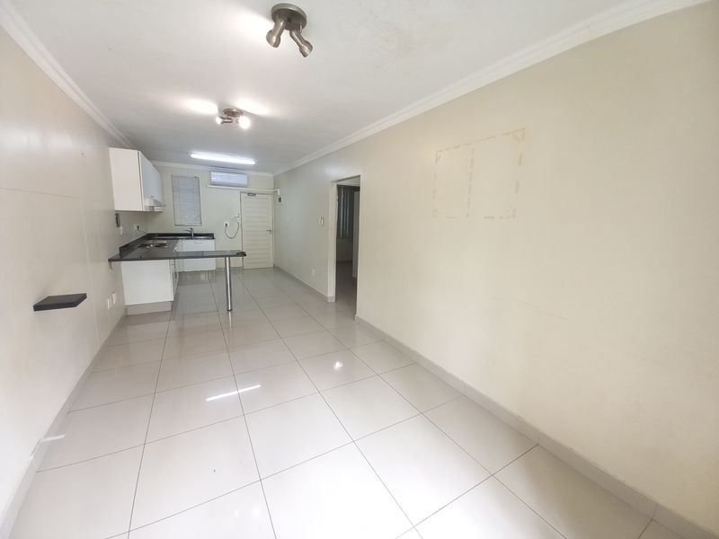 Modern Affordable and Convenient Umhlanga Ridge Apartment - Photo 10