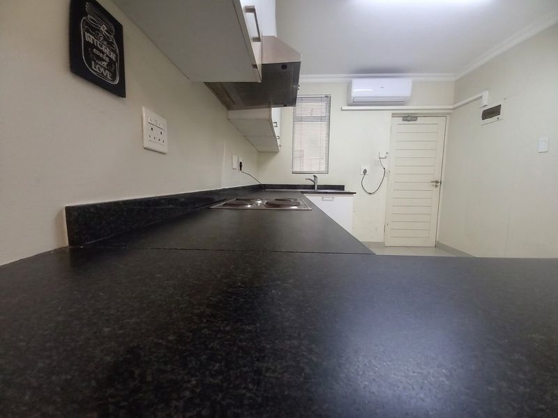 Modern Affordable and Convenient Umhlanga Ridge Apartment - Photo 9
