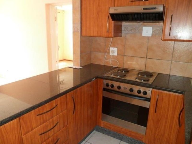 Townhouse To Rent in Alan Manor, Johannesburg - Photo 9