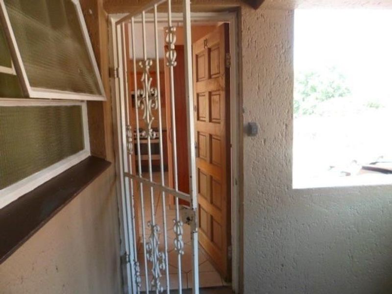 Townhouse To Rent in Alan Manor, Johannesburg - Photo 3