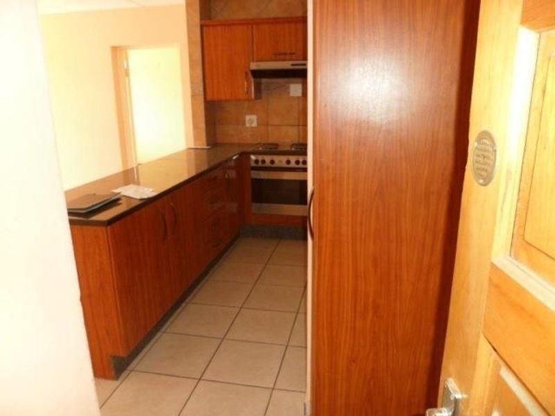 Townhouse To Rent in Alan Manor, Johannesburg - Photo 5