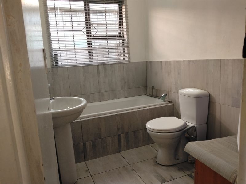 House For Sale in Heather Park - Photo 9