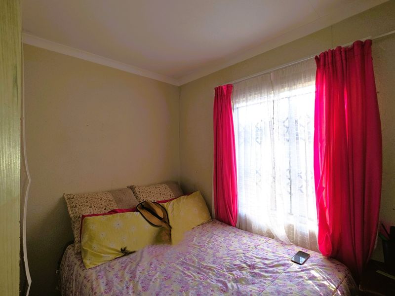 Move-In Ready! 3 Bedroom Home with Modern Finishes and En-Suite - Photo 10