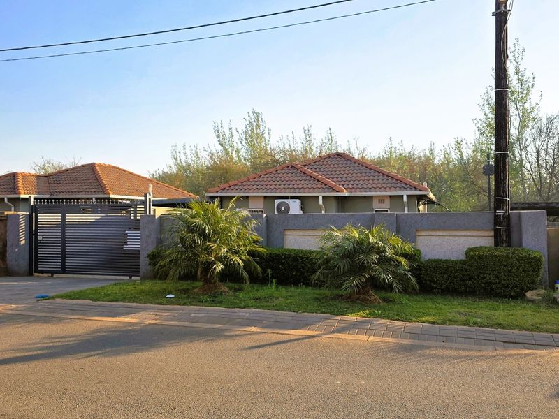 Move-In Ready! 3 Bedroom Home with Modern Finishes and En-Suite - Photo 2