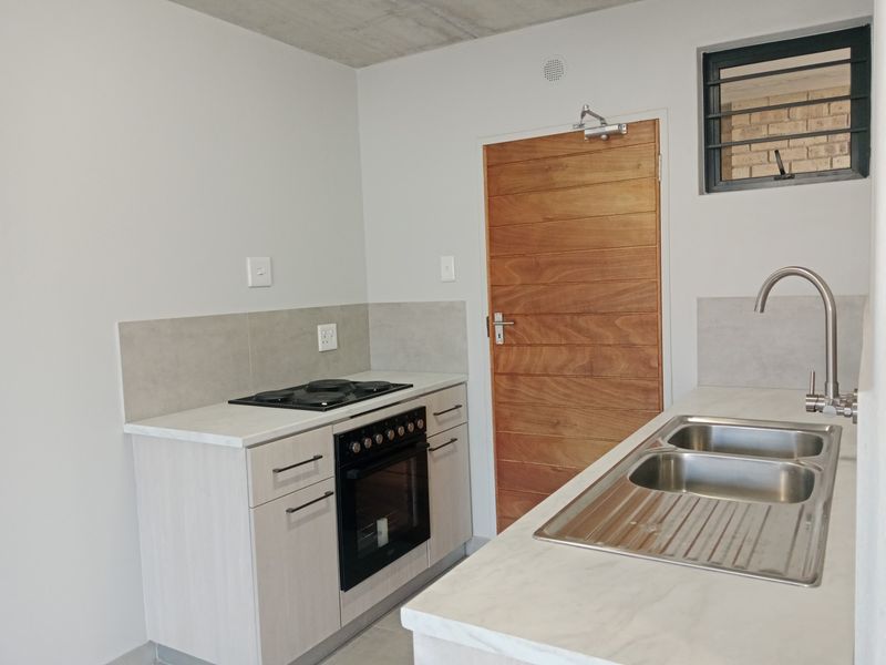 2 Bedroom Ground Floor Apartment To Rent in Kirkney, Pretoria West at 66@Kirkney Complex - Photo 4
