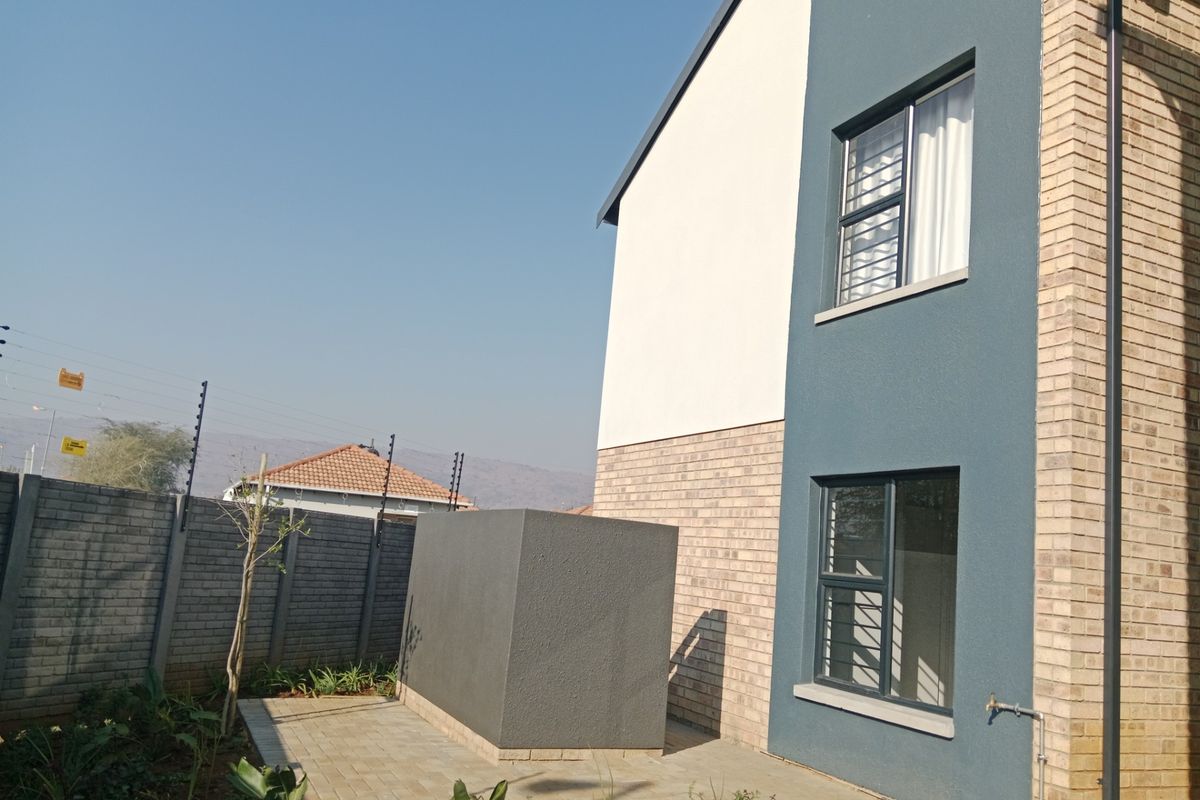 2 Bedroom Ground Floor Apartment To Rent in Kirkney, Pretoria West at 66@Kirkney Complex - Photo 3