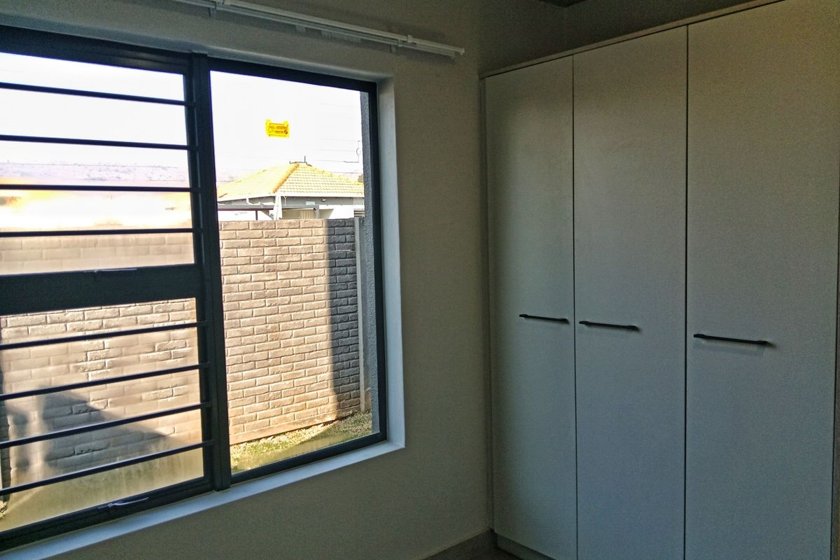 2 Bedroom Ground Floor Apartment To Rent in Kirkney, Pretoria West at 66@Kirkney Complex - Photo 5