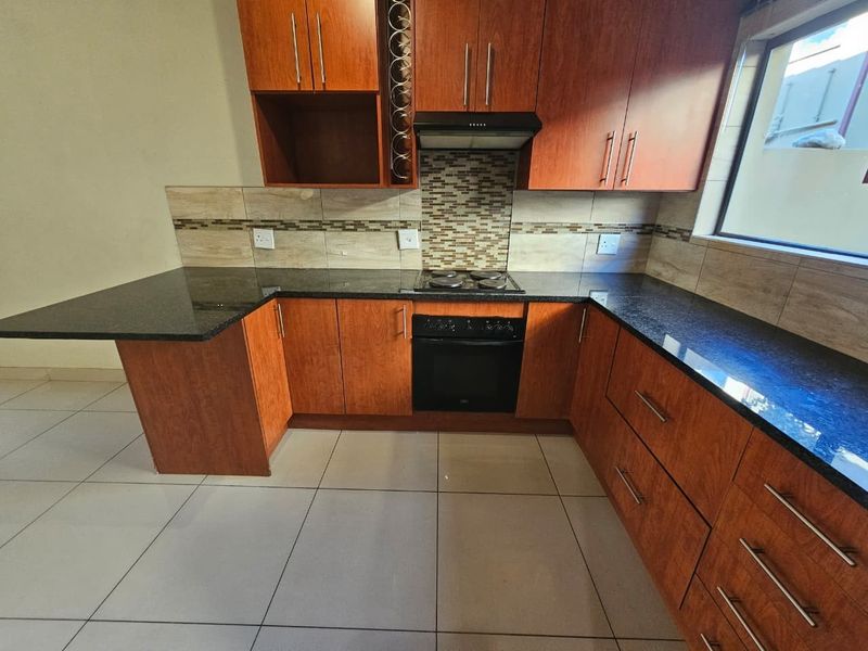 Spacious 3 Bedroom Ground Floor Townhouse To Rent in Terenure - Photo 9
